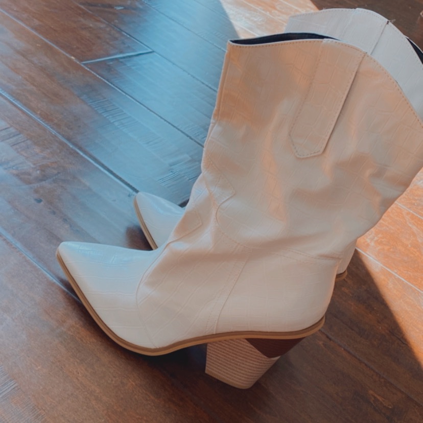 Nwt Size 8 White Boots